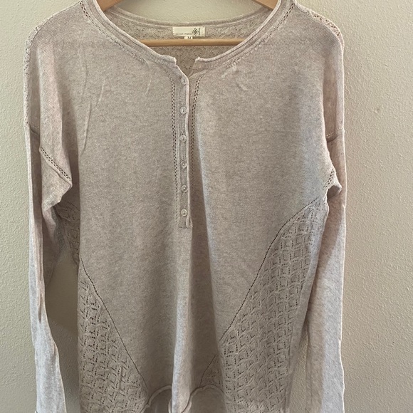 Light Sweater with Crochet Details - Picture 1 of 5